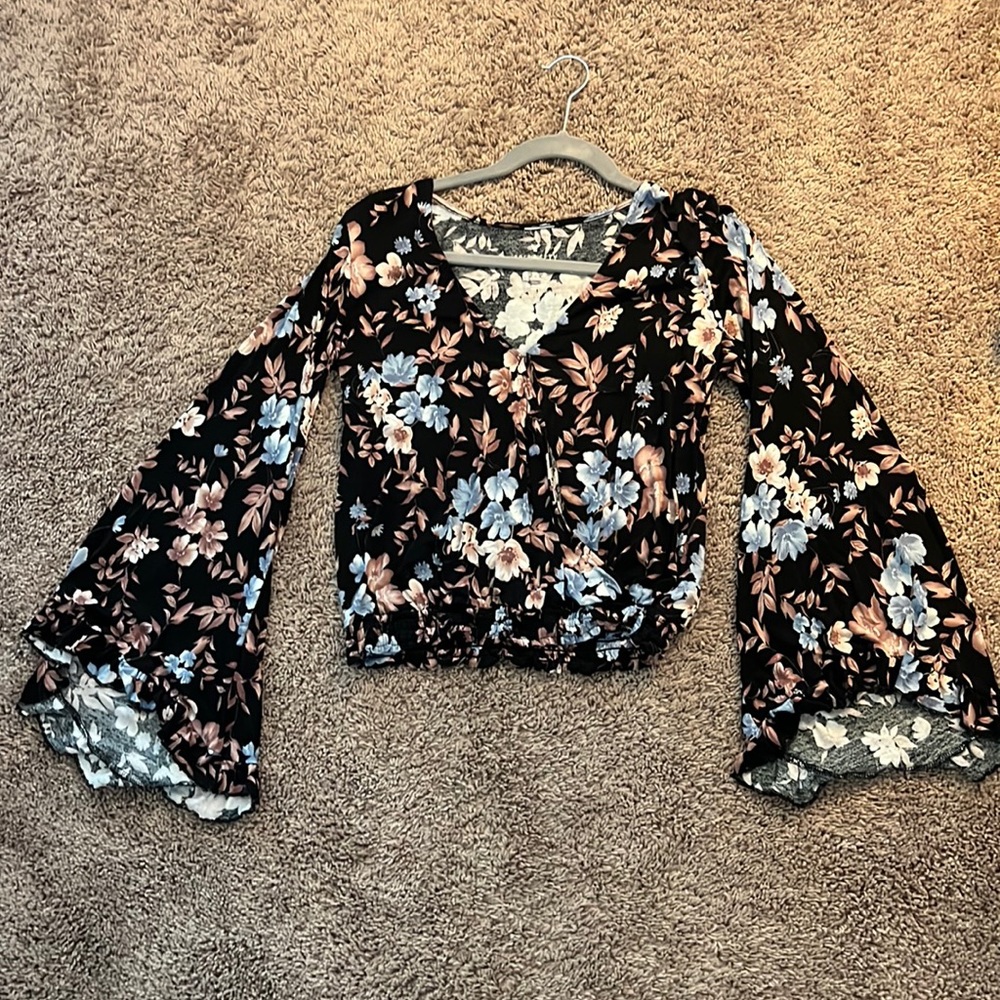 American Eagle long sleeve floral shirt size S